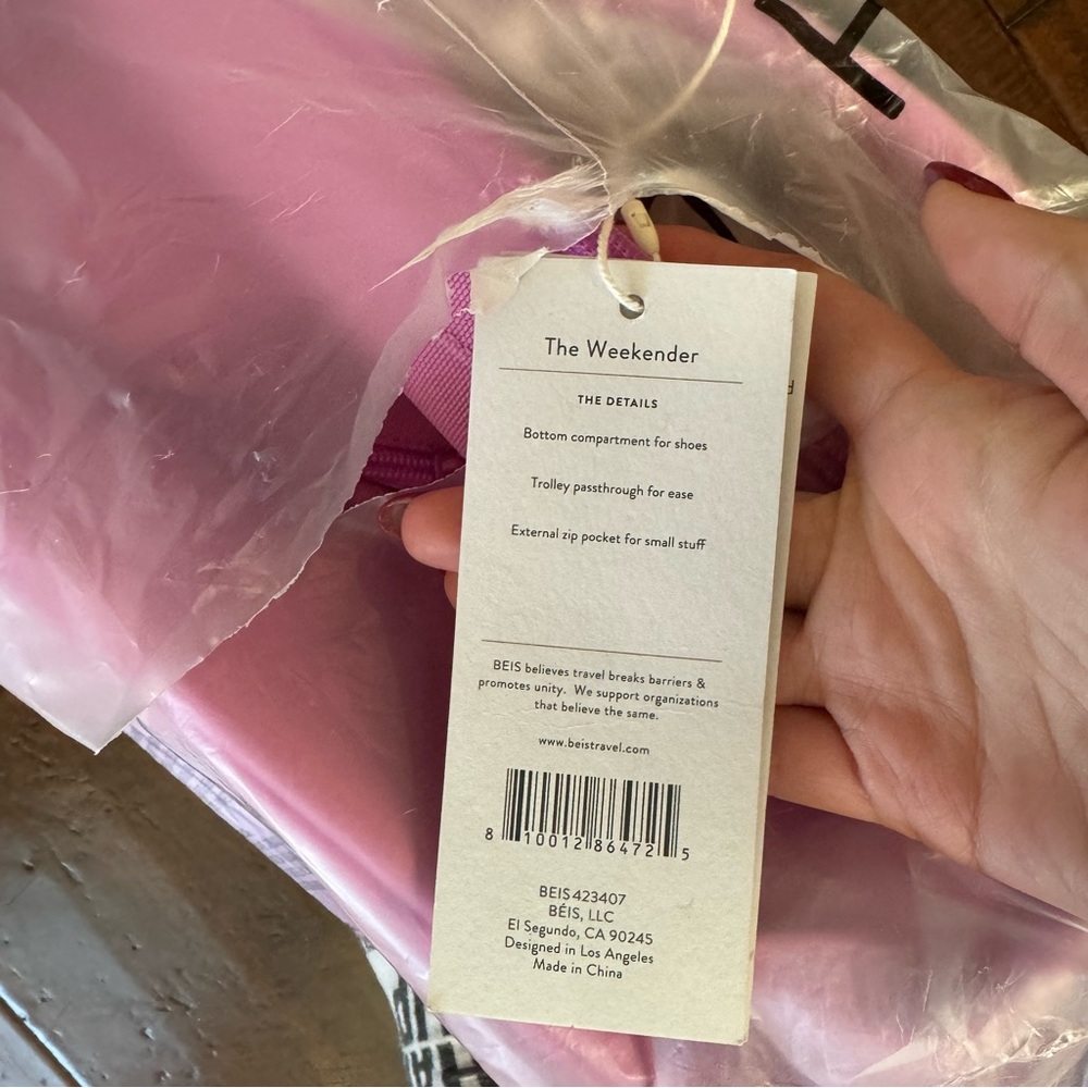 NWT Beis Weekender Bag Berry - Picture 8 of 8